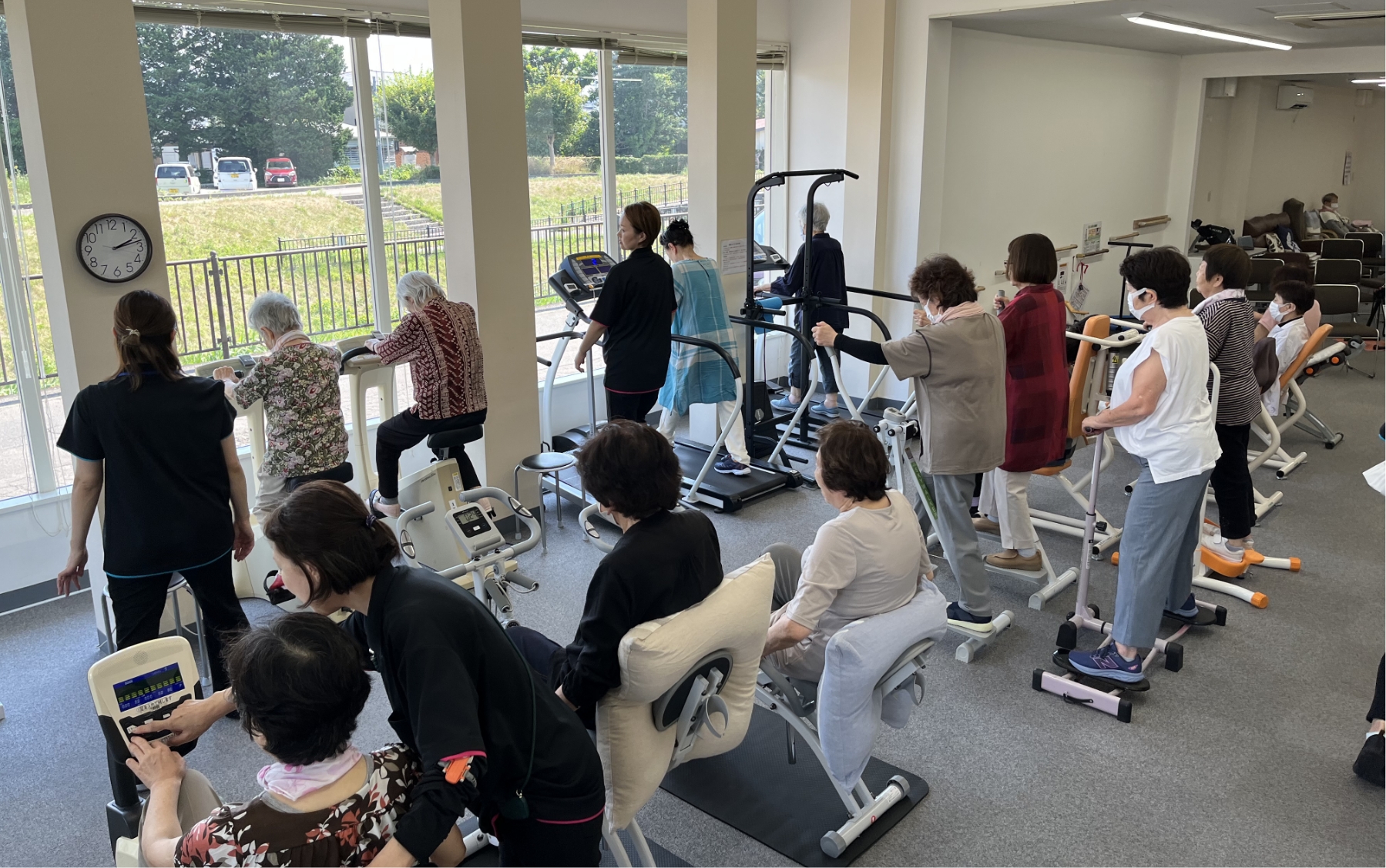 写真:たまちの運動場で運動する様子